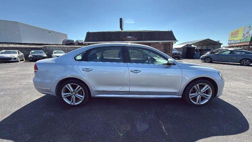 2015 Volkswagen Passat 1.8T Auto SEL Premium