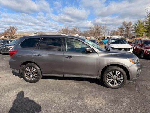 2017 Nissan Pathfinder SV