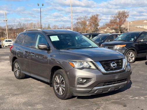 2017 Nissan Pathfinder SV