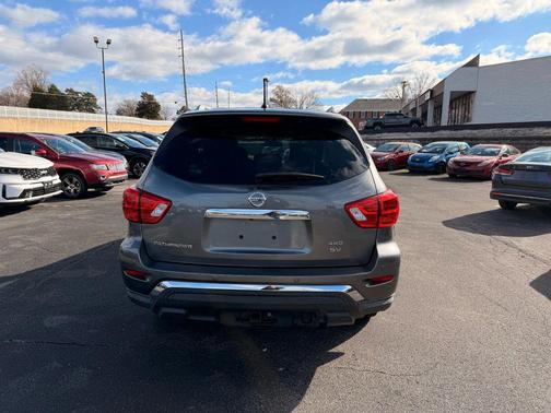 2017 Nissan Pathfinder SV