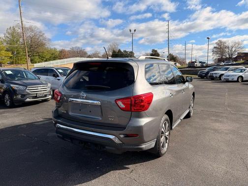 2017 Nissan Pathfinder SV