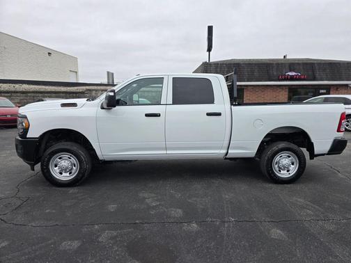 2024 RAM 2500 Tradesman Crew Cab 4x4 6'4' Box