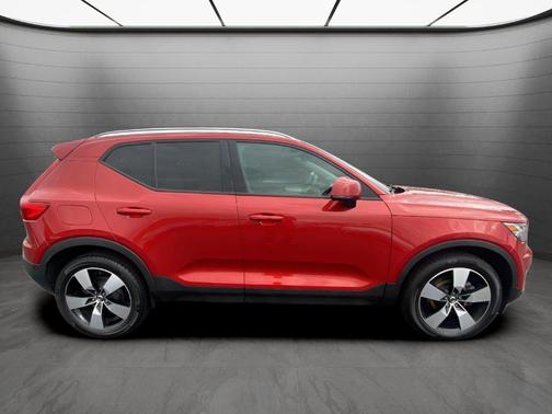2019 Volvo XC40 T4 Momentum