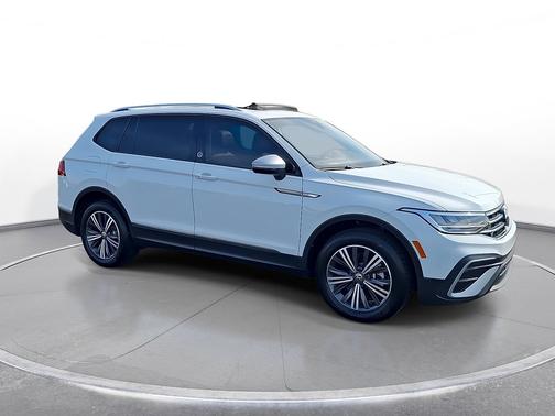 Pure White 2024 Volkswagen Tiguan 2.0T Wolfsburg Edition 4MOTION