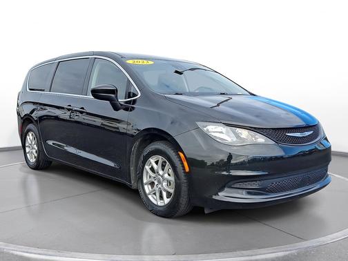 Brilliant Black Crystal Pearlcoat 2023 Chrysler Voyager LX FWD