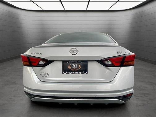 Brilliant Silver Metallic 2024 Nissan Altima 2.5 SV Sedan