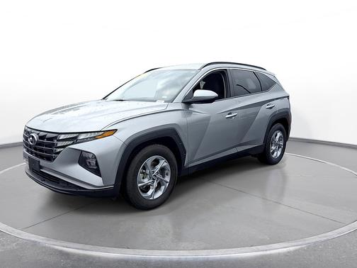 Shimmering Silver 2024 Hyundai TUCSON SEL FWD *Ltd Avail*