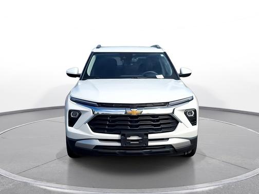 Summit White 2024 Chevrolet Trailblazer FWD 4dr LT