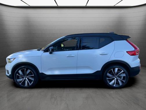 2021 Volvo XC40 Recharge Pure Electric P8