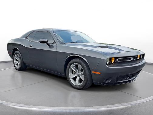 Granite Pearlcoat 2019 Dodge Challenger SXT RWD