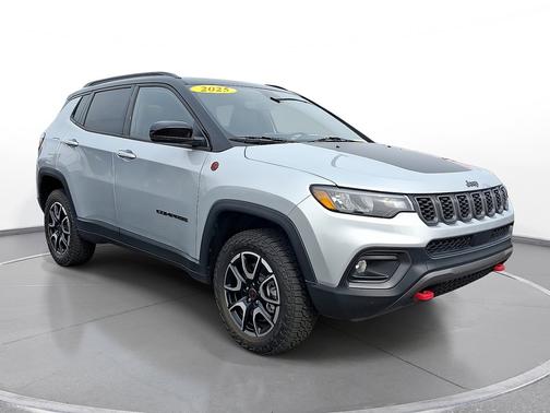 Silver Zynith Metallic Clearcoat 2025 Jeep Compass Trailhawk 4x4