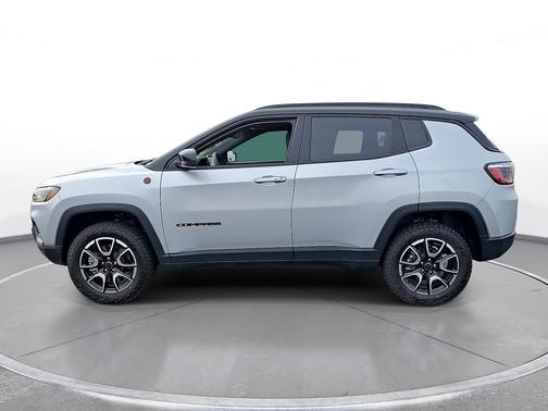 Silver Zynith Metallic Clearcoat 2025 Jeep Compass Trailhawk 4x4