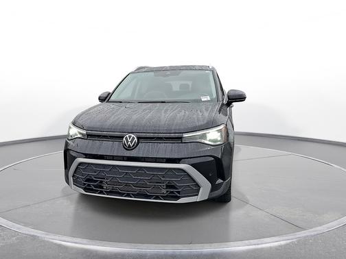 Deep Black Pearl 2025 Volkswagen Taos SE FWD