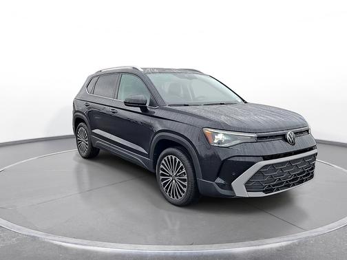 Deep Black Pearl 2025 Volkswagen Taos SE FWD