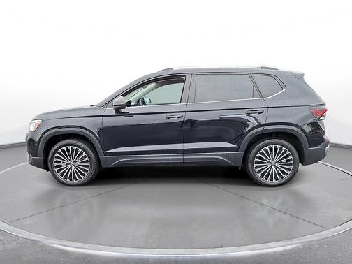 Deep Black Pearl 2025 Volkswagen Taos SE FWD