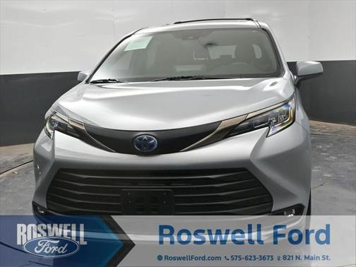 2023 Toyota Sienna Woodland Edition