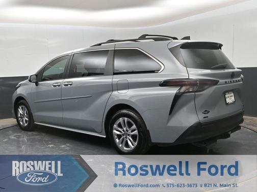 2023 Toyota Sienna Woodland Edition