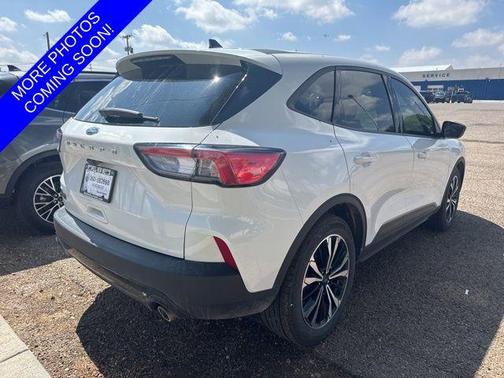 Oxford White 2022 Ford Escape SE