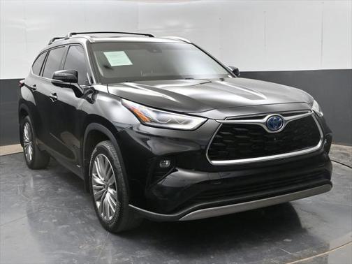 2023 Toyota Highlander Hybrid Platinum