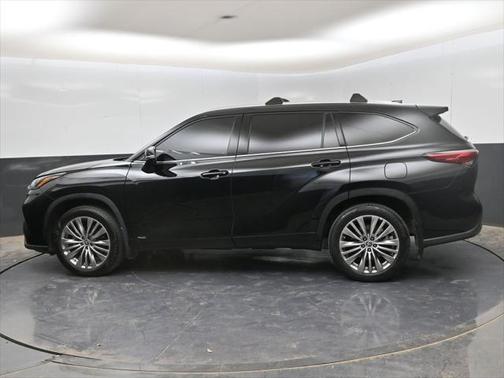 2023 Toyota Highlander Hybrid Platinum