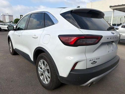 Oxford White 2023 Ford Escape Active