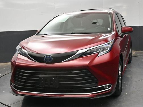 2023 Toyota Sienna XLE