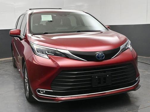 2023 Toyota Sienna XLE