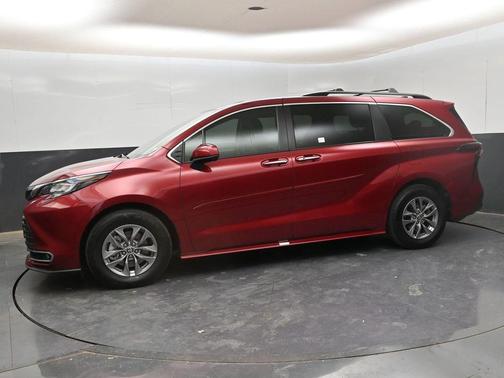 2023 Toyota Sienna XLE