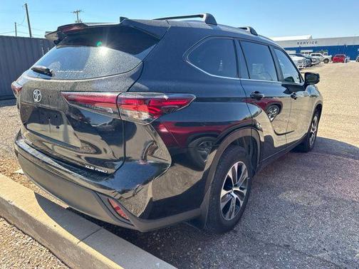 Midnight Black Metallic 2024 Toyota Highlander XLE