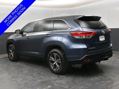 Shoreline Blue Pearl 2019 Toyota Highlander LE