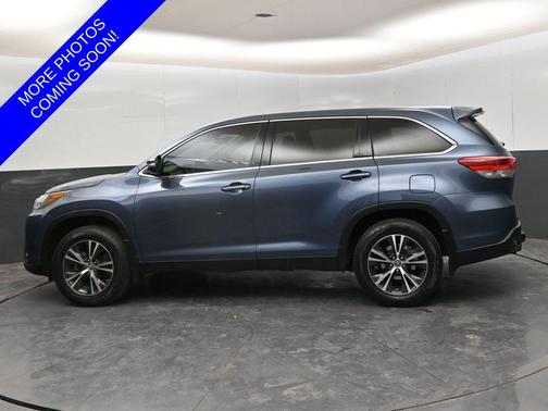 Shoreline Blue Pearl 2019 Toyota Highlander LE