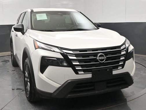 Glacier White 2024 Nissan Rogue S
