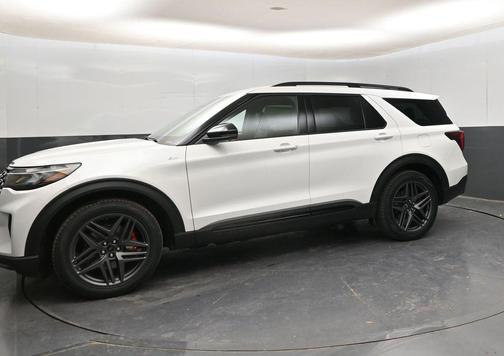 Star White Metallic Tri-Coat 2026 Ford Explorer ST-Line