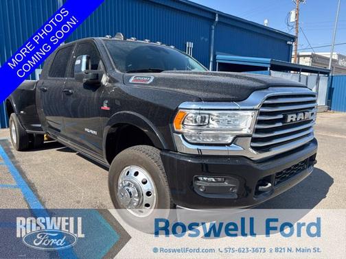 Diamond Black Crystal Pearlcoat 2024 RAM 3500 Limited