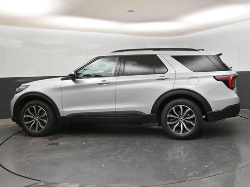 Space White Metallic 2026 Ford Explorer ST-Line 4WD