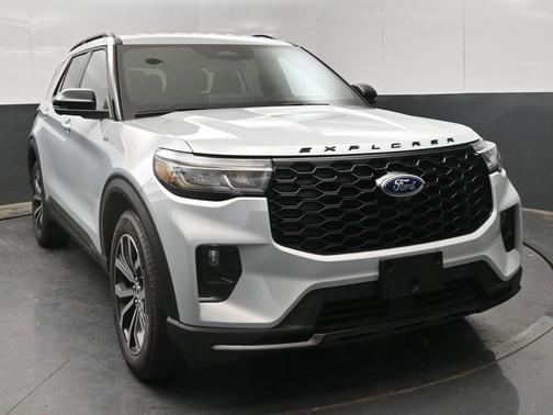 Space White Metallic 2026 Ford Explorer ST-Line 4WD