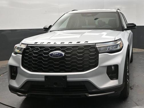 Space White Metallic 2026 Ford Explorer ST-Line 4WD