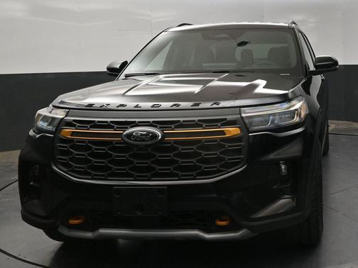 Agate Black Metallic 2026 Ford Explorer Tremor