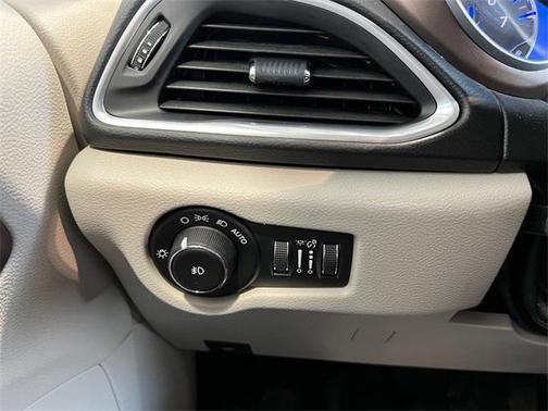 2017 Chrysler Pacifica Touring-L