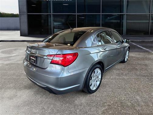 2013 Chrysler 200 Touring