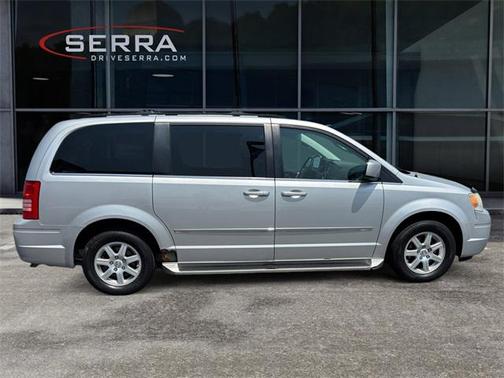 2010 Chrysler Town & Country Touring