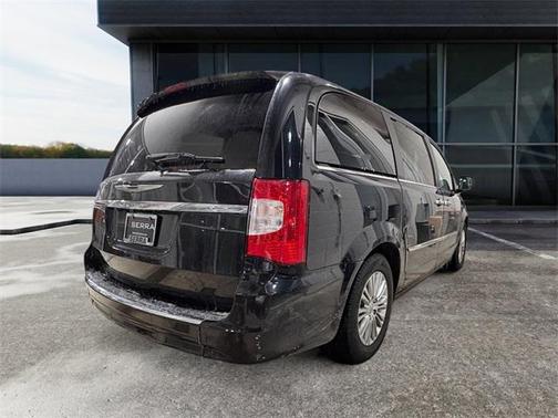 2015 Chrysler Town & Country Touring-L