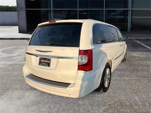 2014 Chrysler Town & Country Touring-L