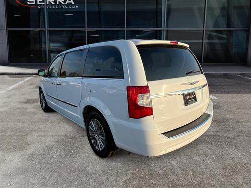 2014 Chrysler Town & Country Touring-L