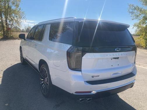 2025 Chevrolet Suburban 4WD High Country