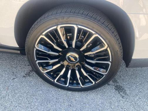 2025 Chevrolet Suburban 4WD High Country