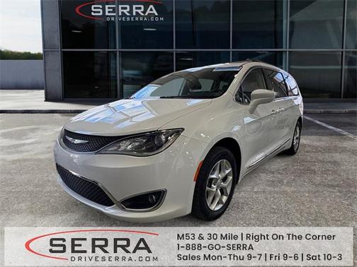 2017 Chrysler Pacifica Touring-L