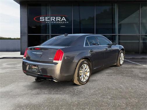 2017 Chrysler 300 Limited