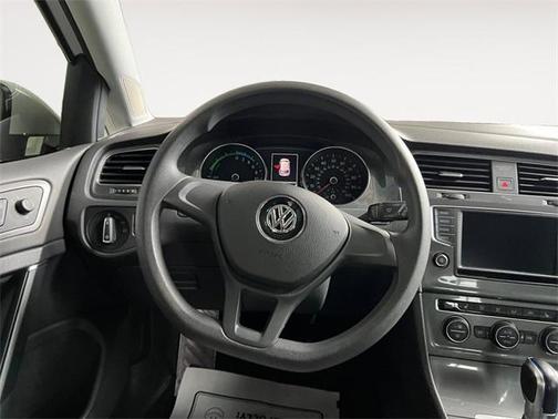 2016 Volkswagen e-Golf SE
