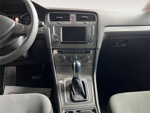 2016 Volkswagen e-Golf SE